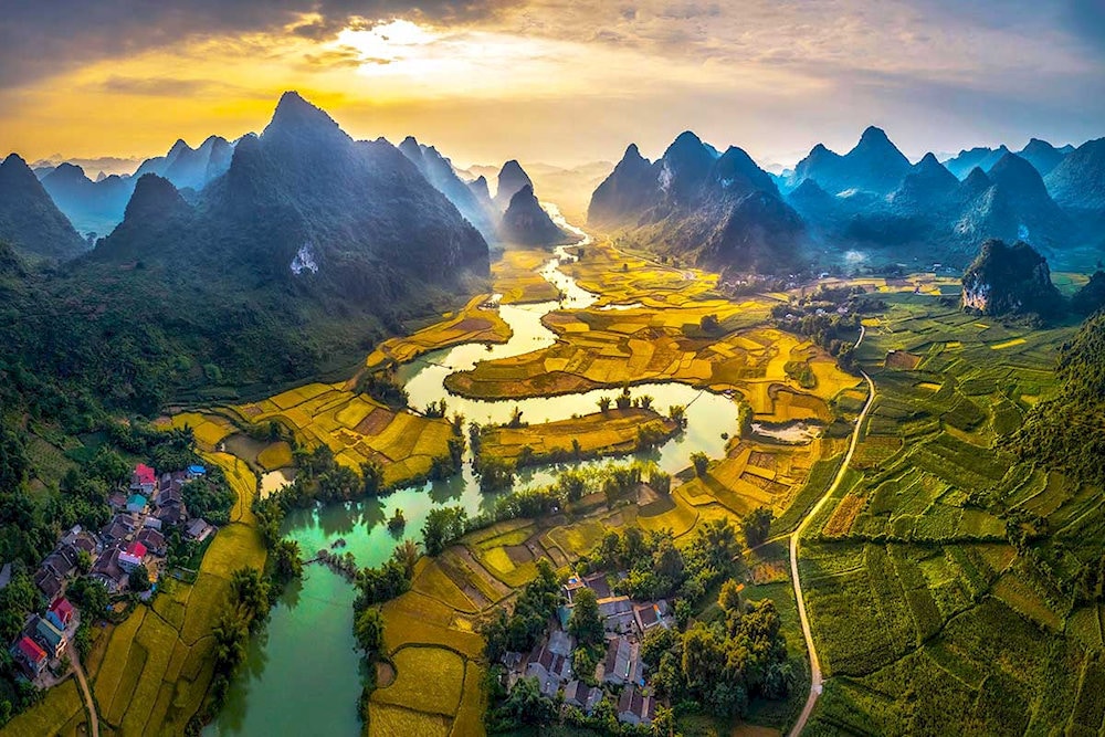 Nguom Ngao Cave is located within the majestic Non Nuoc Cao Bang UNESCO Global Geopark